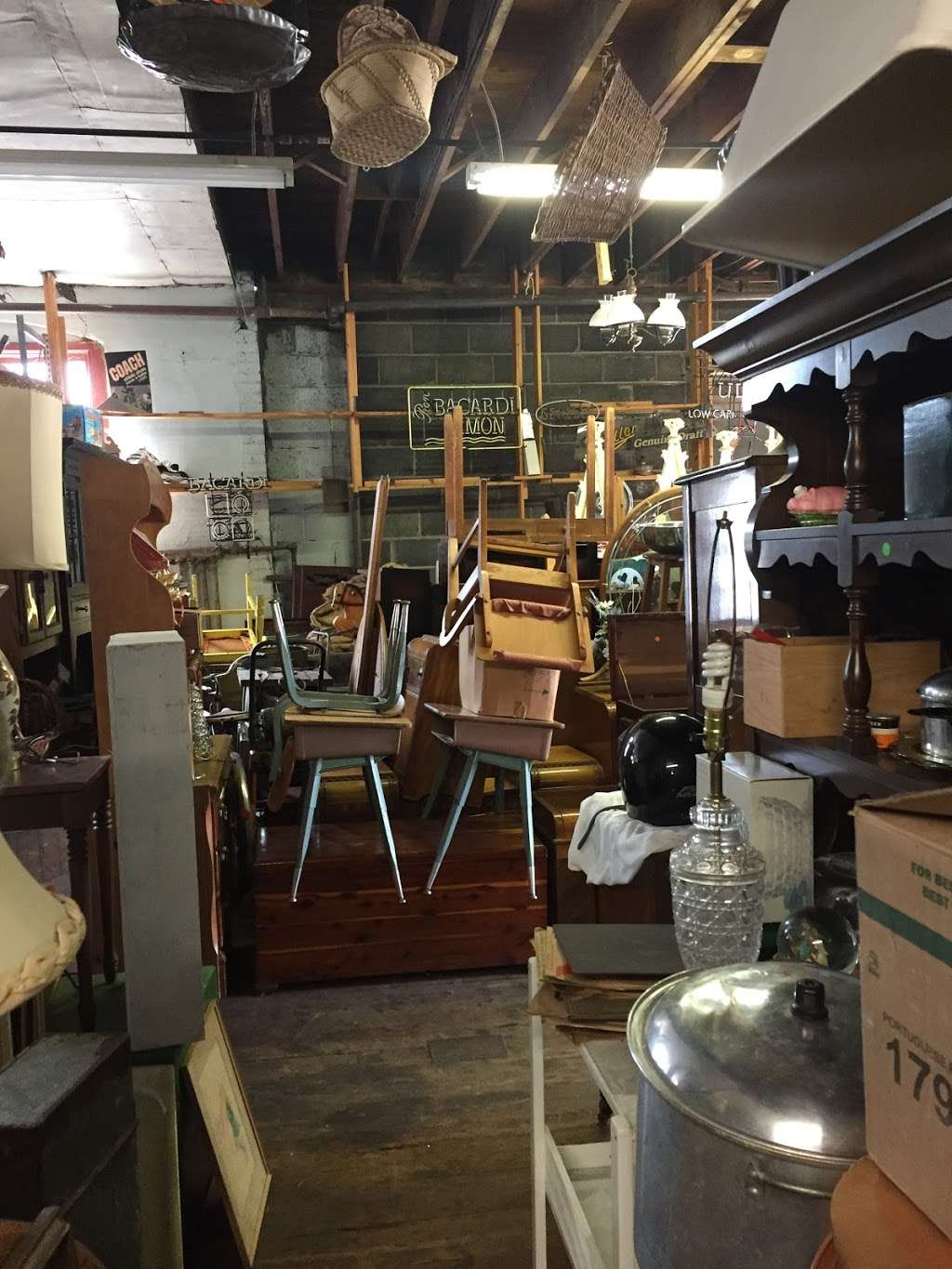 Red Barn Collectibles | 1259 Providence Rd, Scranton, PA 18508, USA | Phone: (570) 341-9955