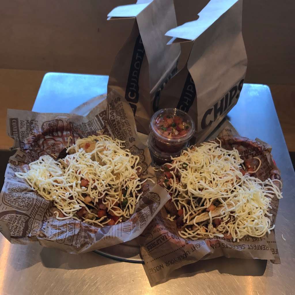 Chipotle Mexican Grill | 19085 Golden Valley Rd #105, Santa Clarita, CA 91387 | Phone: (661) 298-0899