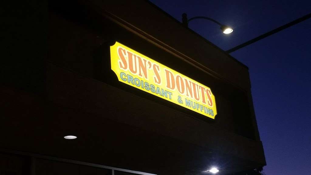 Suns Donuts | 12540 Centralia St, Lakewood, CA 90715, USA | Phone: (562) 809-0226