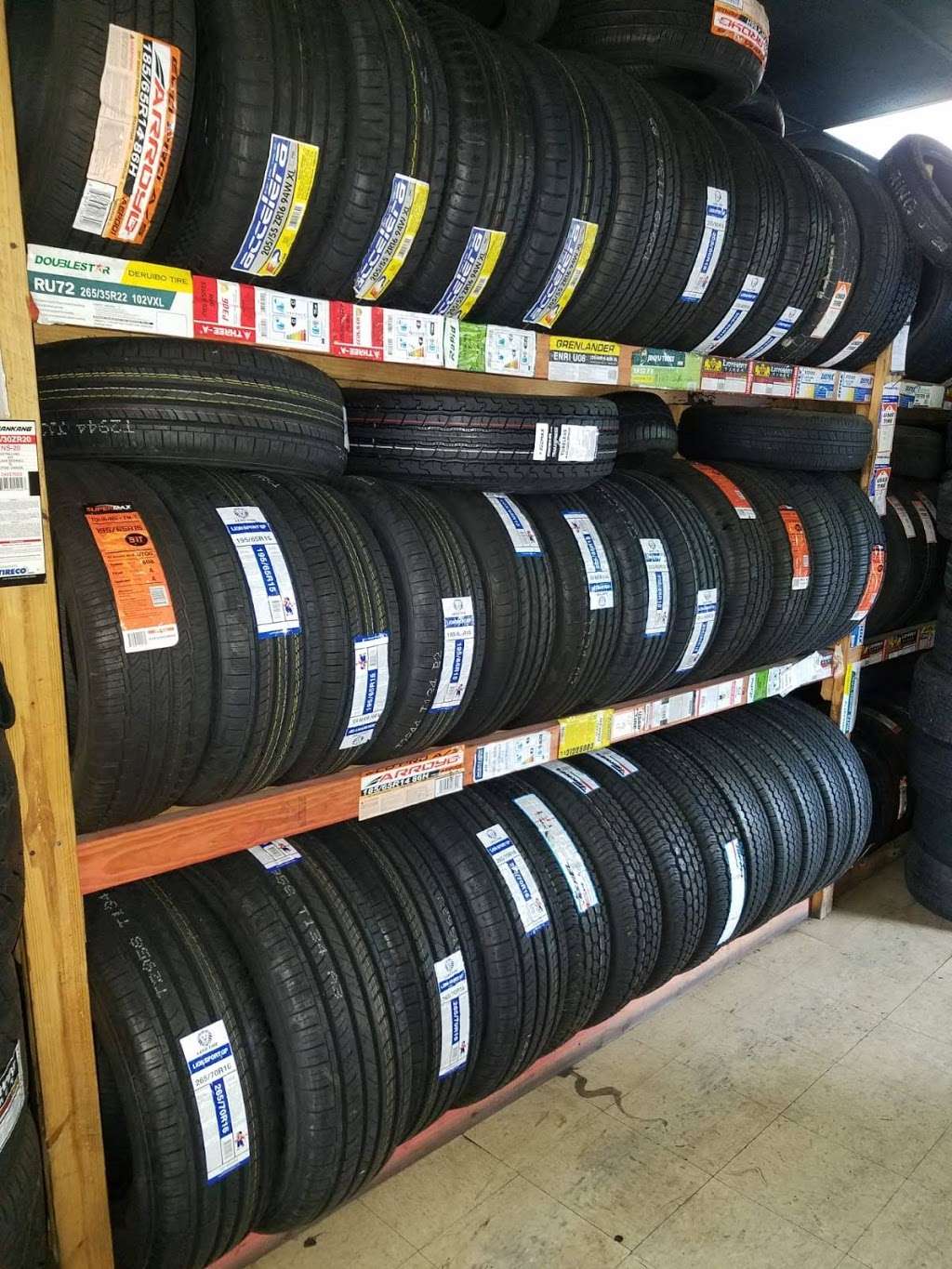 Aleman tires and wheels | 3740 Addicks Clodine Rd, Houston, TX 77082, USA | Phone: (832) 338-5736