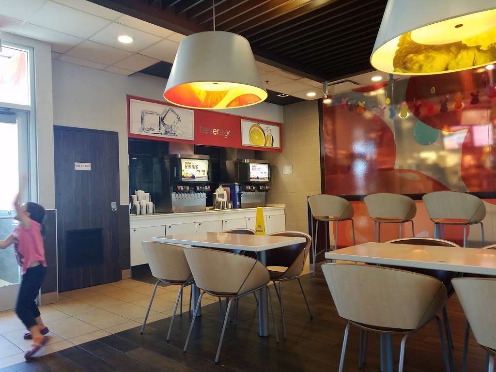 McDonalds | 5750 W Thomas Rd, Phoenix, AZ 85031, USA | Phone: (623) 247-4508