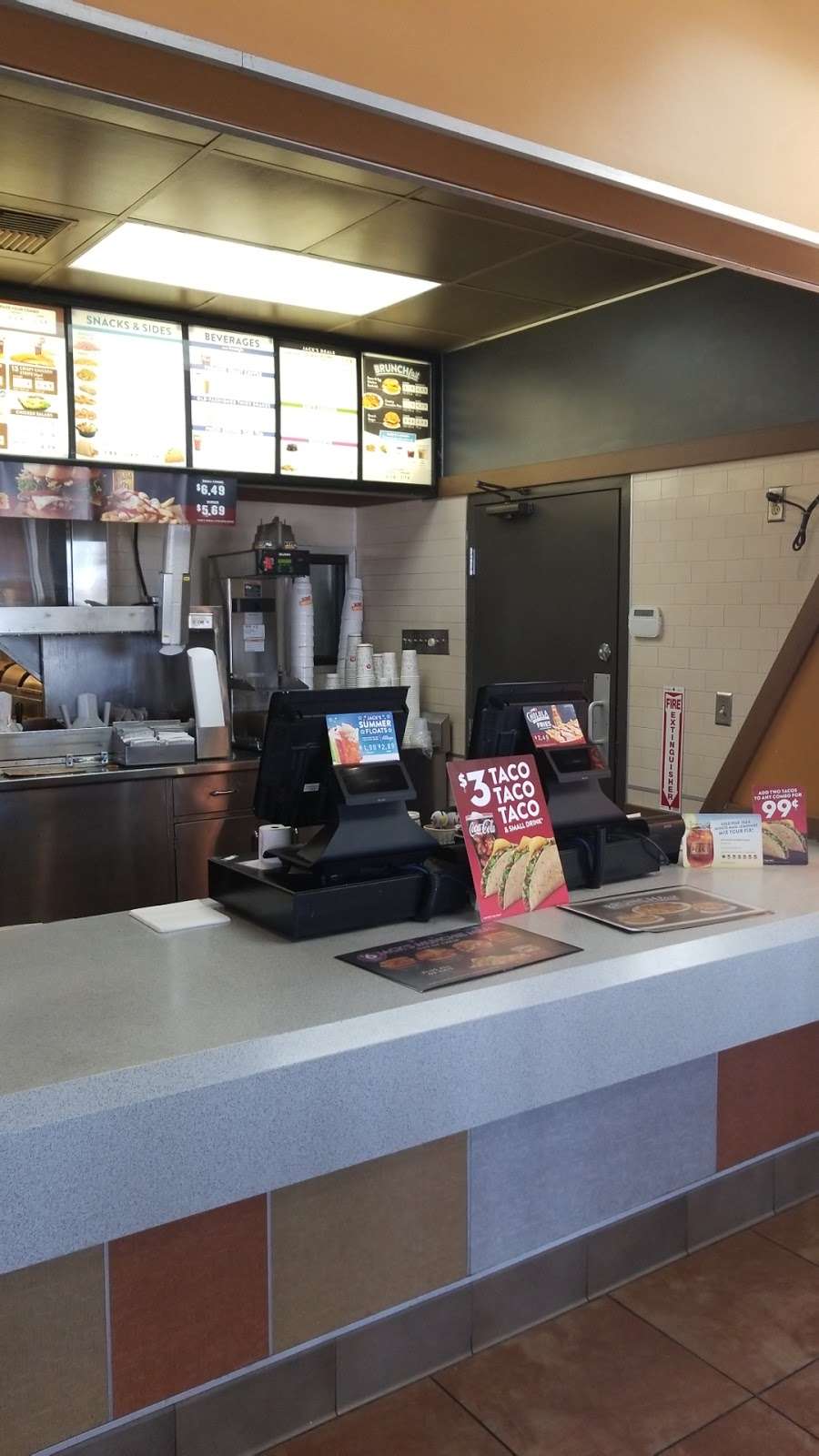 Jack in the Box | 2727 W Wheatland Rd, Dallas, TX 75237, USA | Phone: (972) 780-9494