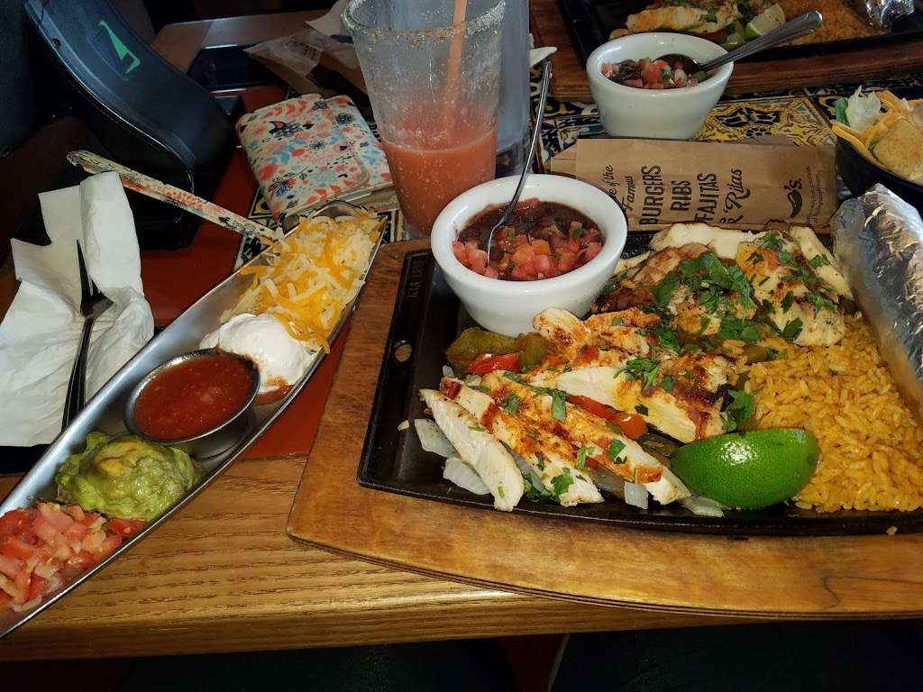 Chilis Grill & Bar | 890 S Waukegan Rd, Waukegan, IL 60085, USA | Phone: (847) 689-0540