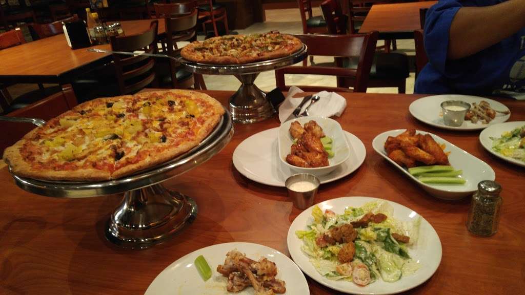 Pizza Lounge | 10555 Pearland Pkwy j, Houston, TX 77089 | Phone: (713) 380-2899