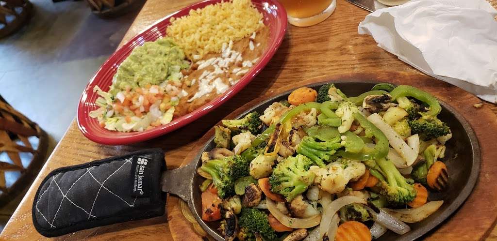 Tapatio Mexican Grill | Prescott Plaza, 151 S 18th St A, Kansas City, KS 66102 | Phone: (913) 621-5555