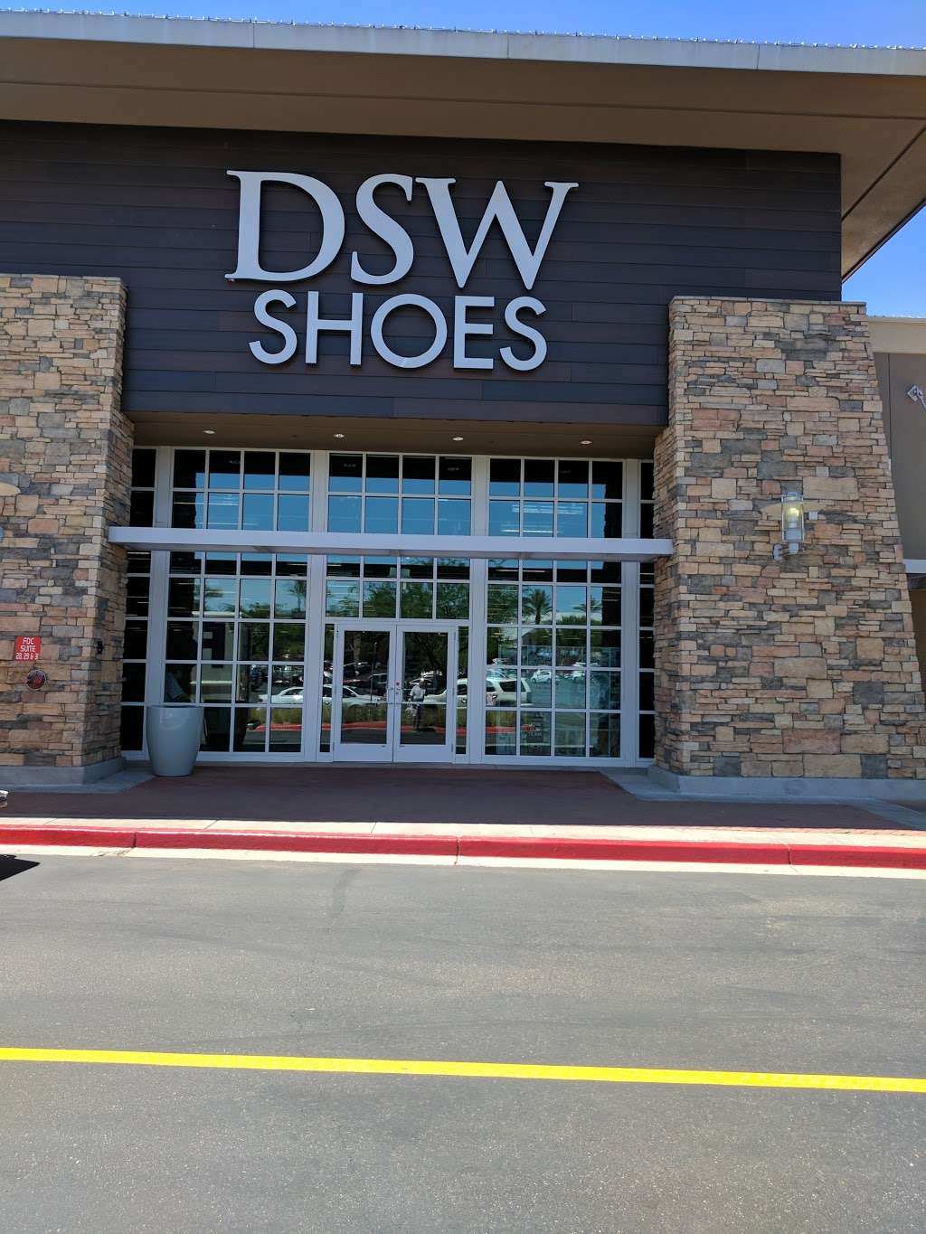 DSW Designer Shoe Warehouse | 21001 N Tatum Blvd, Phoenix, AZ 85050, USA | Phone: (480) 513-9348