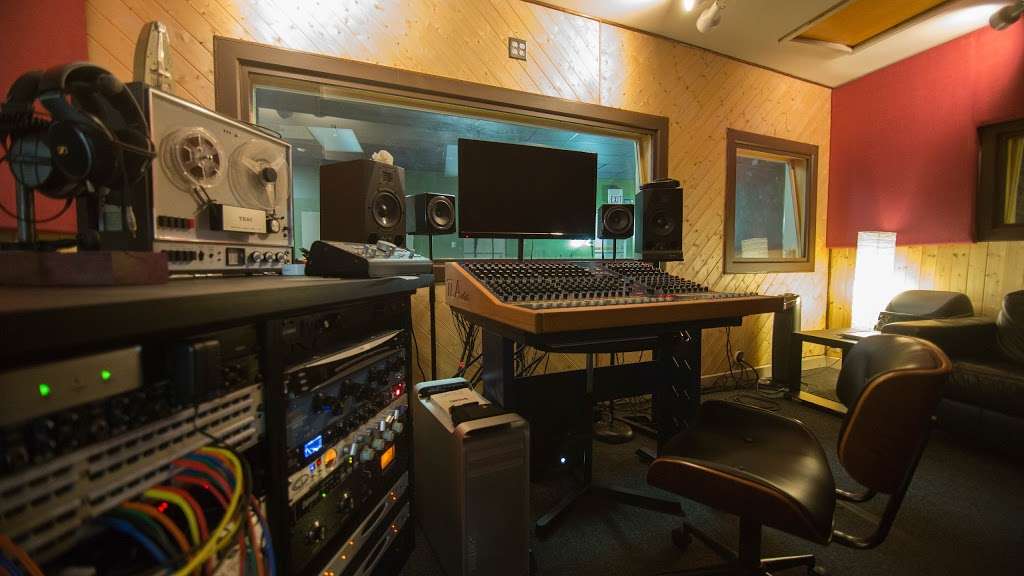 Pioneer Sound Recording Studio | 1544 Seminola Blvd #108, Casselberry, FL 32707 | Phone: (407) 733-2030