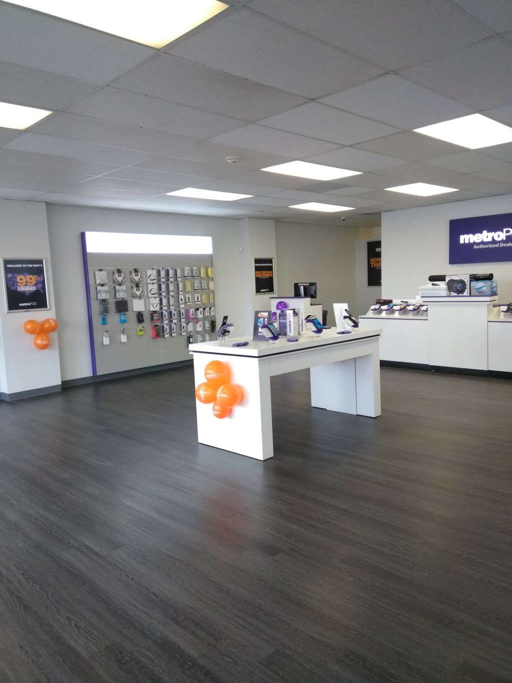 Metro by T-Mobile | 2150 W North Ave, Melrose Park, IL 60160 | Phone: (708) 223-0343