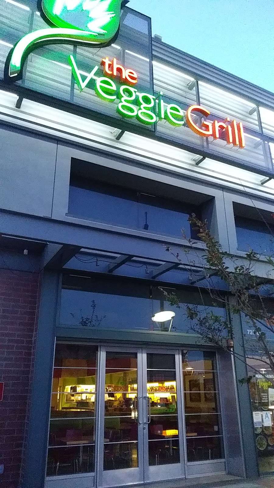 Veggie Grill | 720 S Allied Way, El Segundo, CA 90245, USA | Phone: (310) 535-0025