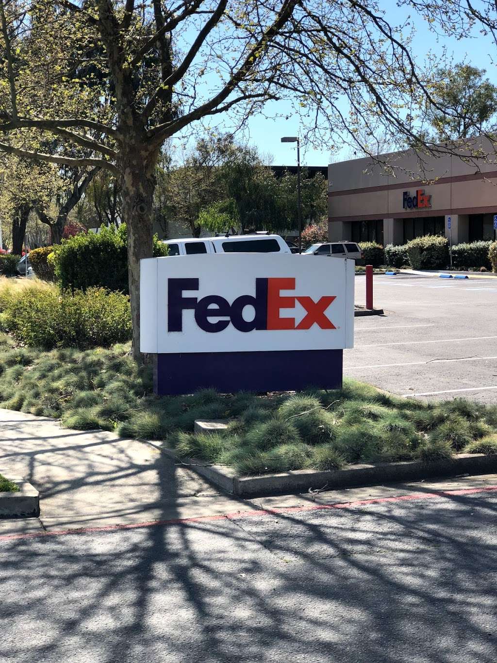 FedEx Ship Center | 2275 S McDowell Blvd Ext, Petaluma, CA 94954, USA | Phone: (800) 463-3339