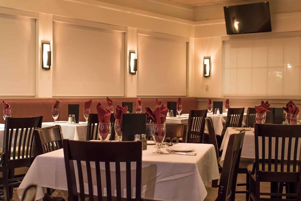 Three Squares Craft Kitchen & Cocktails | 669 Highland Ave, Needham, MA 02494, USA | Phone: (781) 444-4644