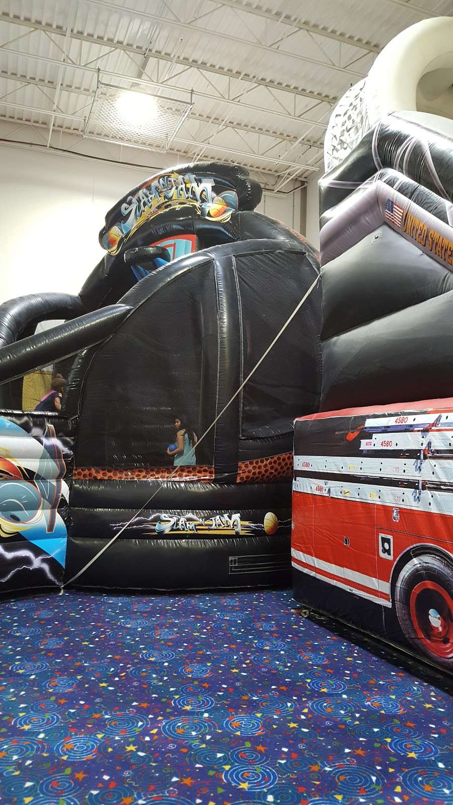 Bellas Bouncies Jump Center - Volo | 31223 N US Hwy 12, Volo, IL 60073, USA | Phone: (847) 546-7000