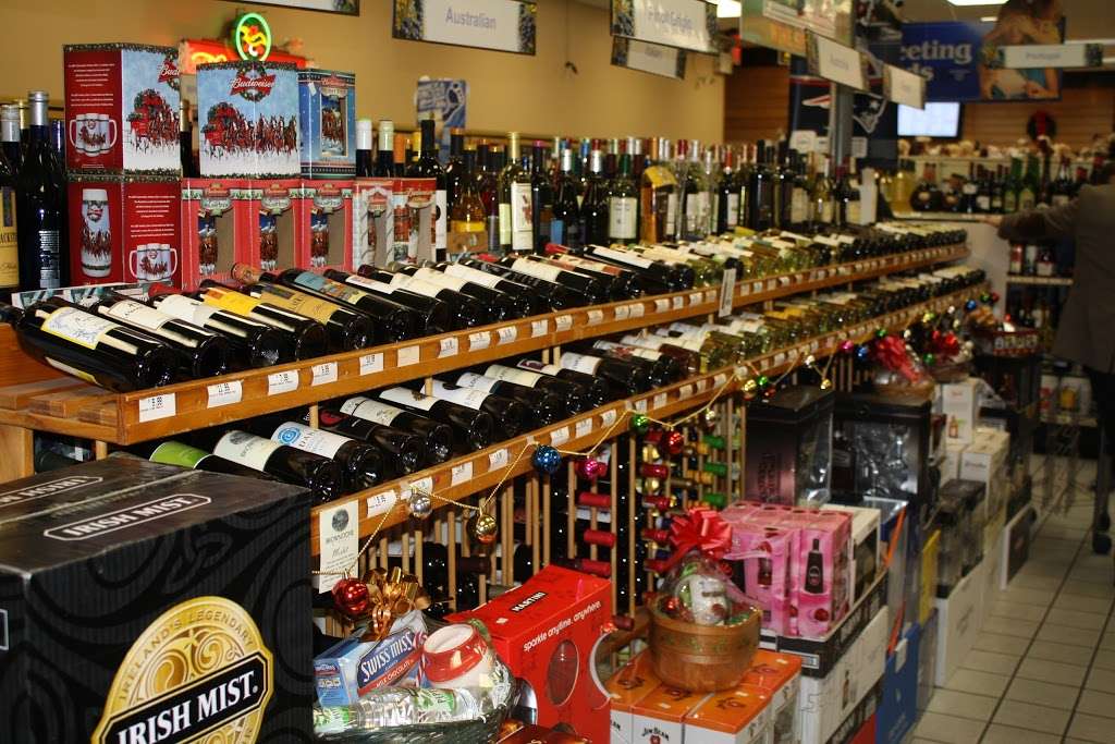 Bob’s Famous Foodmart and Discount Liquors | 289 Park St, Stoughton, MA 02072 | Phone: (781) 344-3666