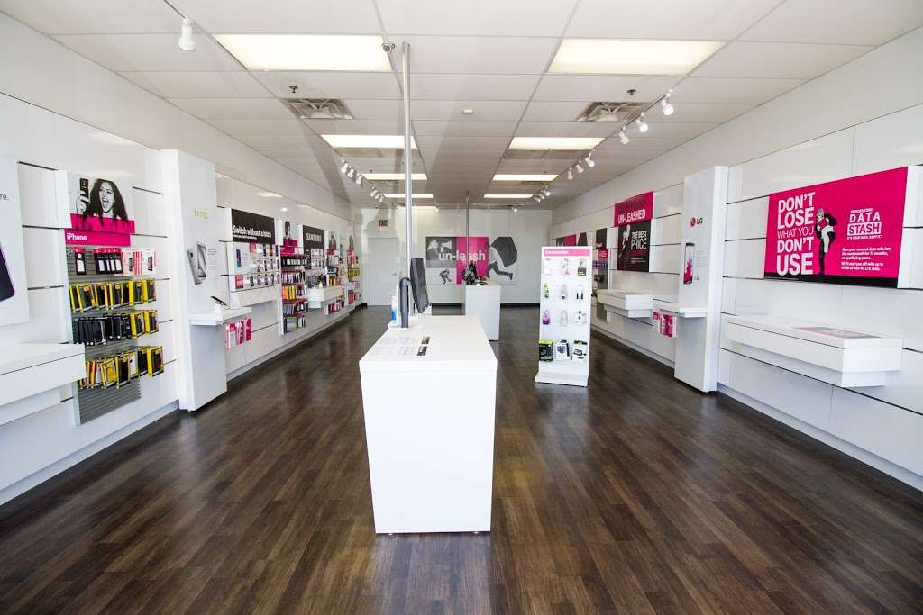 T-Mobile | 6684 Joliet Rd, Countryside, IL 60525 | Phone: (708) 246-1200