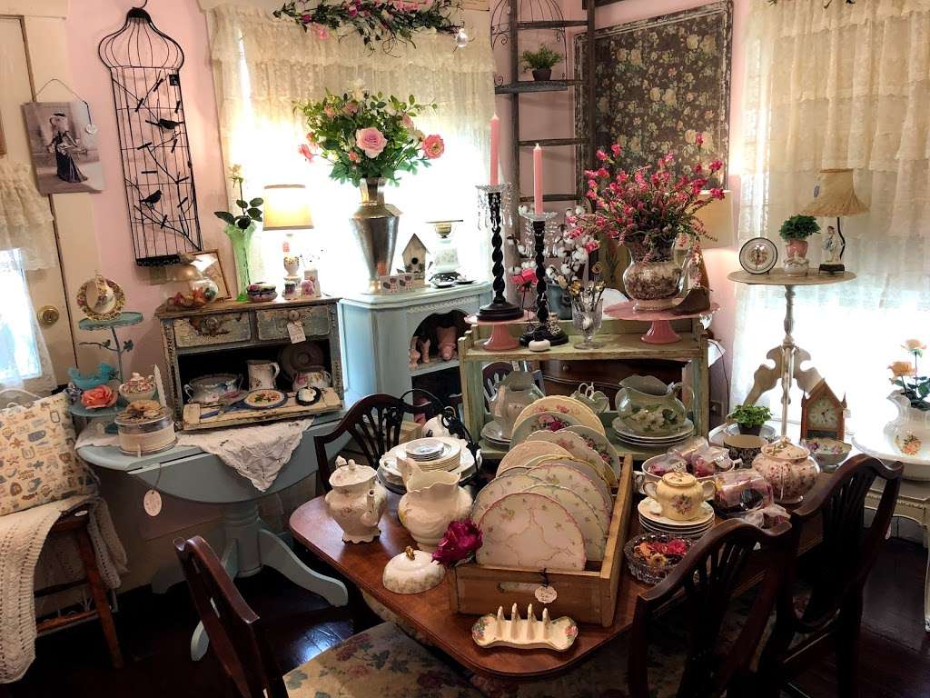 Silver Wings Antiques | 5708 3rd St, Katy, TX 77493, USA | Phone: (281) 391-3003