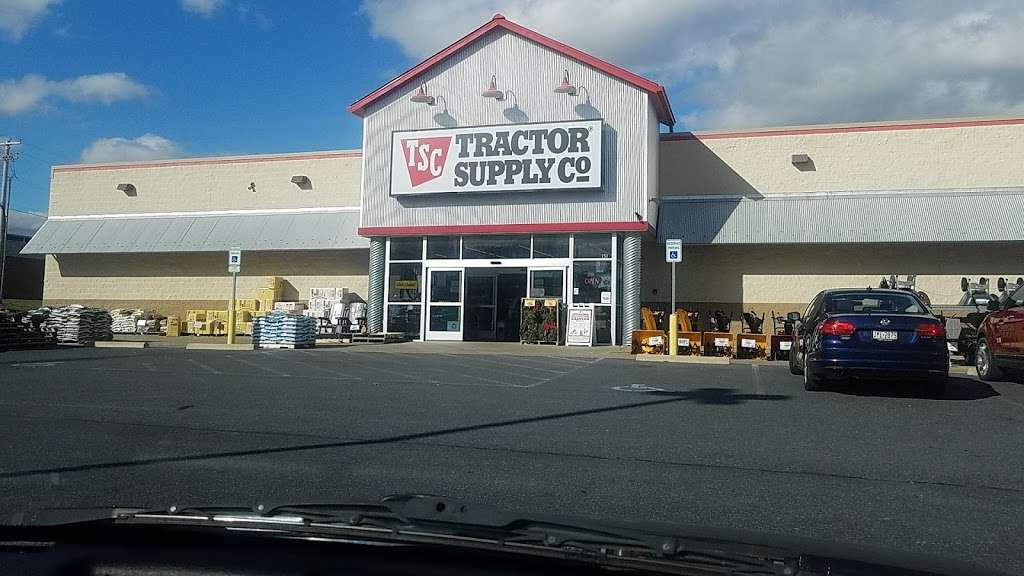 Tractor Supply Co. | 151 Tower Rd, New Holland, PA 17557, USA | Phone: (717) 354-0608
