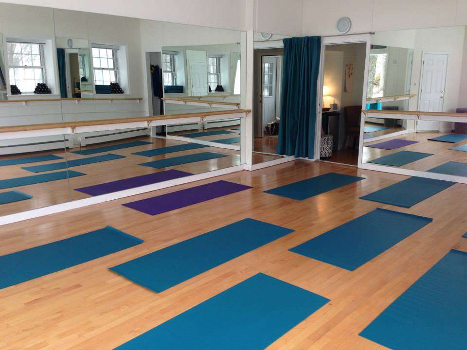 Modern Barre Fitness Studio | 242 Commonwealth Avenue, Chestnut Hill, MA 02467 | Phone: (617) 454-4861