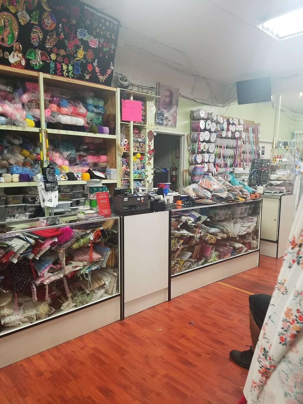 La Amiga Textiles | 1605 W 1st St unit c, Santa Ana, CA 92703, USA | Phone: (714) 667-0590