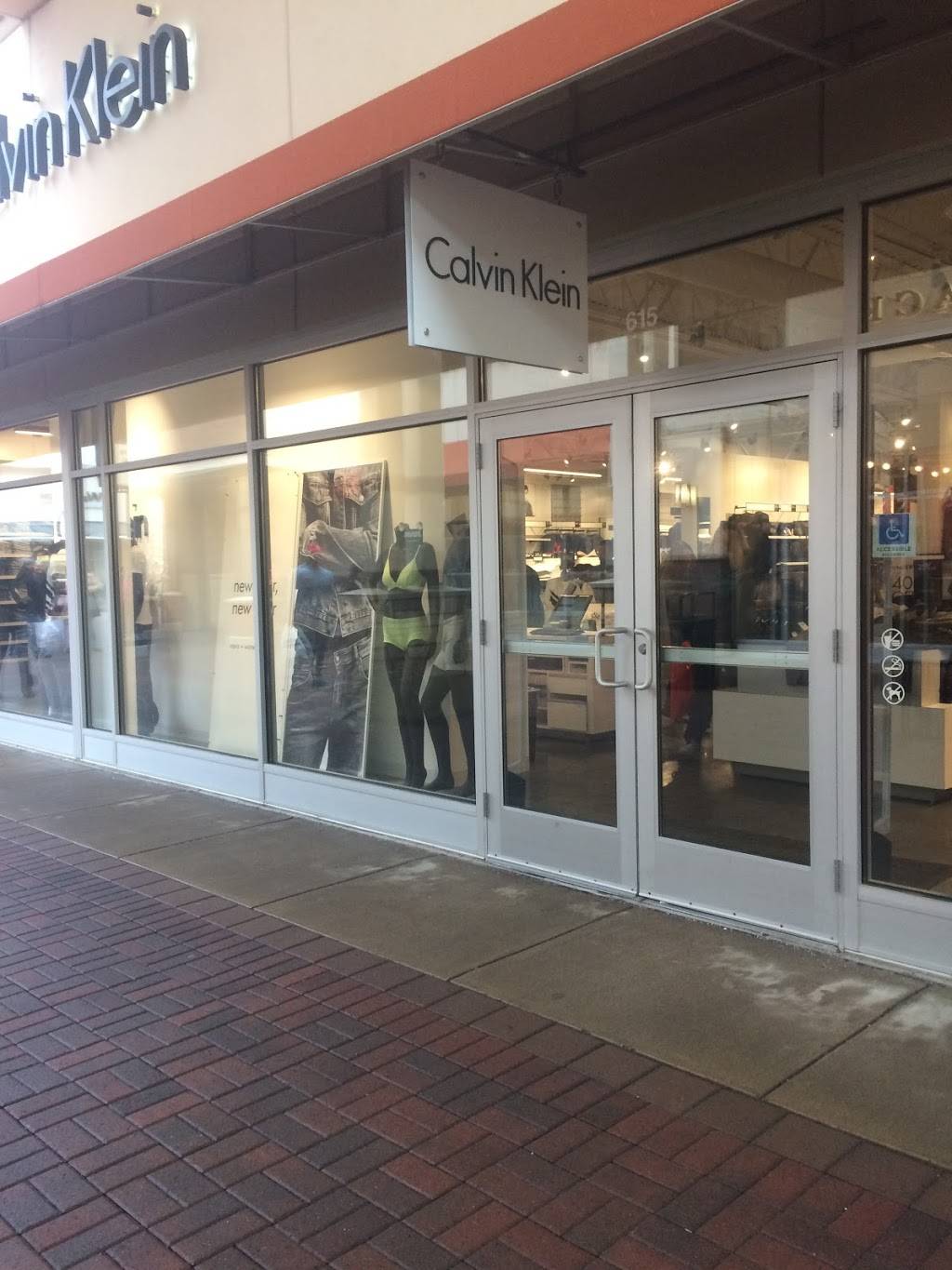 Calvin Klein Outlet | 3905 Eagan Outlets Pkwy Suite #615, Eagan, MN 55122, USA | Phone: (952) 686-7792