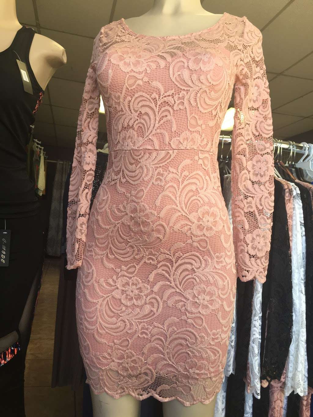 Glamour Kouture Boutique | 1811 1/2 E Florence Ave, Los Angeles, CA 90001, USA | Phone: (323) 749-7493