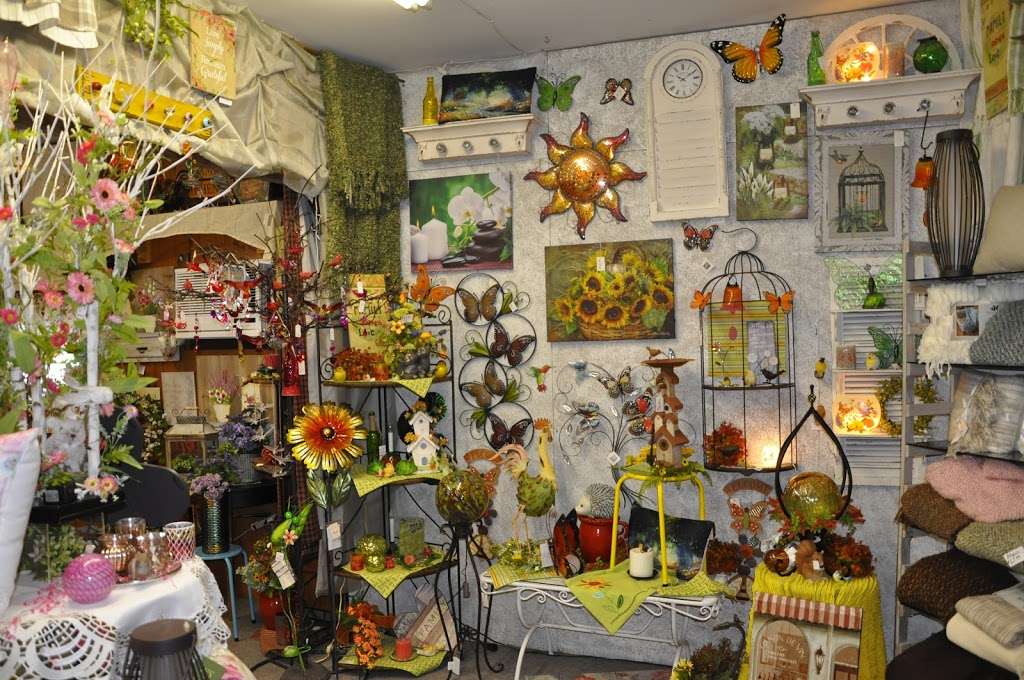 Seasons Of The Heart Gift Shoppe | 2115 W 67th St, Anderson, IN 46013, USA | Phone: (765) 642-0502