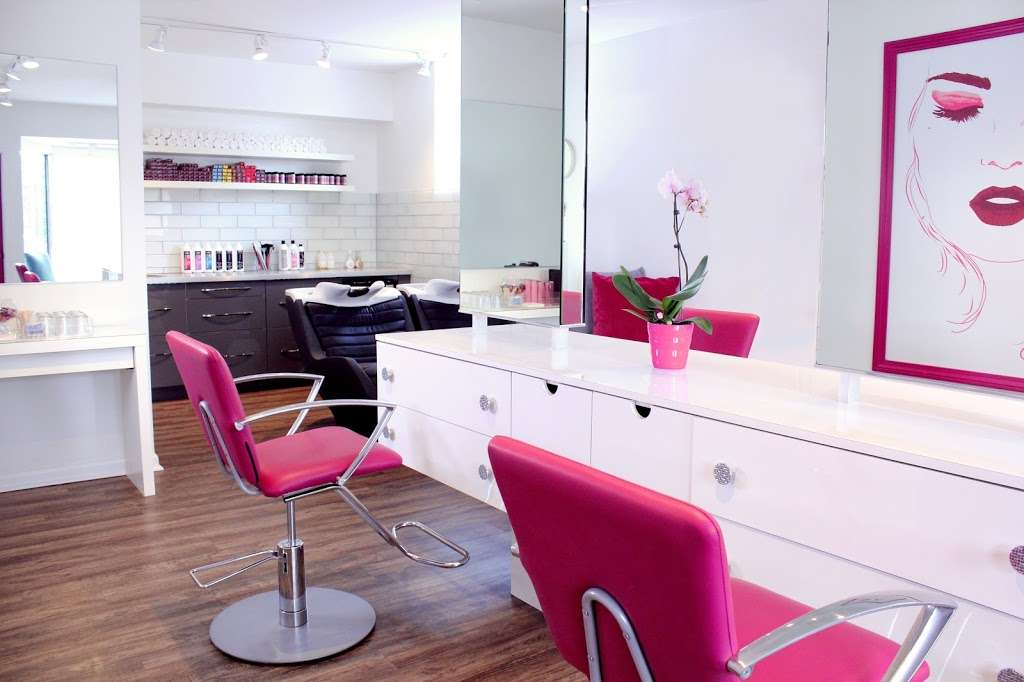 La Petite Salon | 1701 US-6, Carmel Hamlet, NY 10512 | Phone: (845) 225-1701