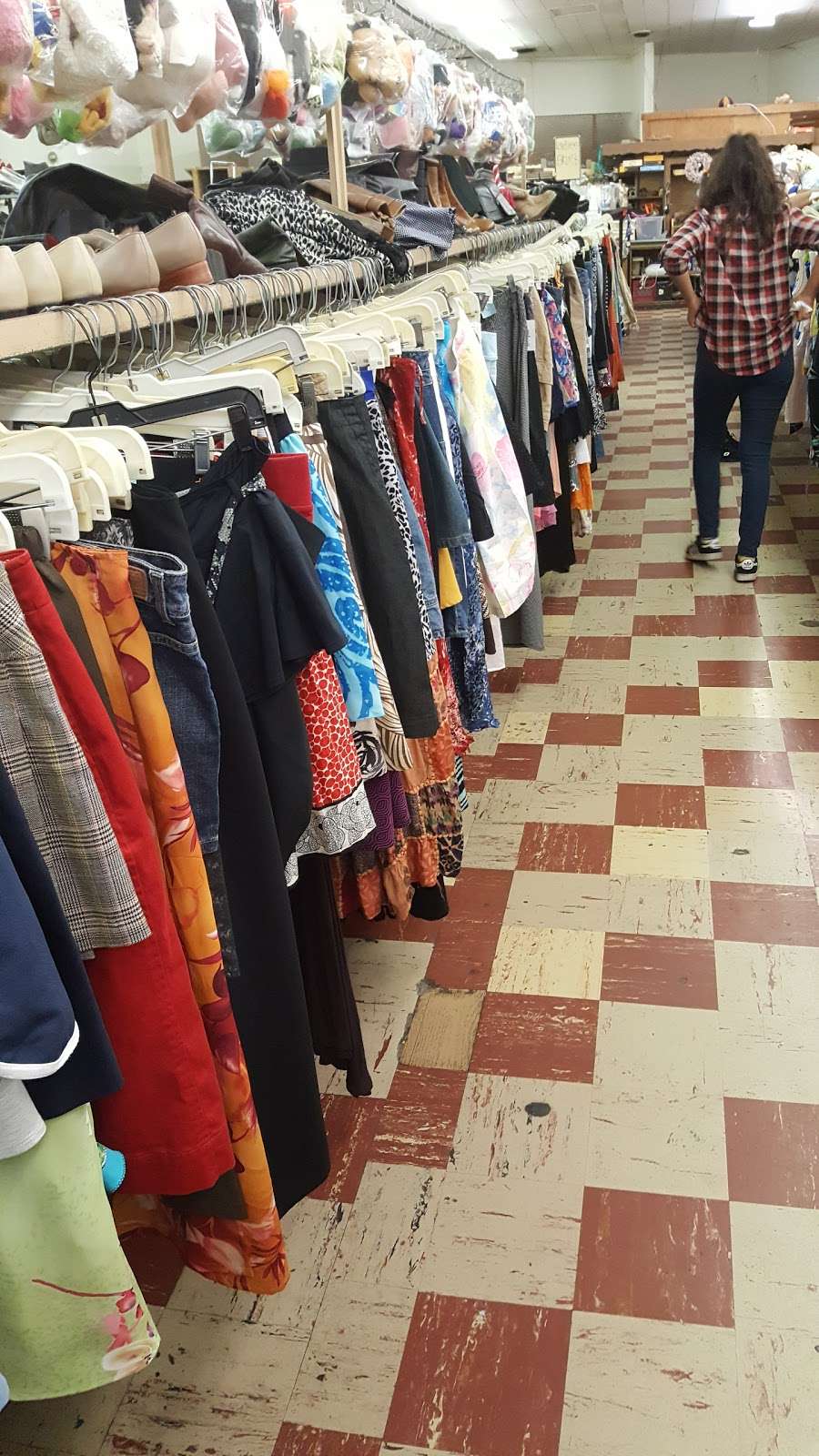 Compton Thrift Store | 2001 N Long Beach Blvd, Compton, CA 90221, USA | Phone: (310) 637-0831