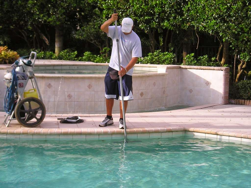 Jose R Vazquez Pool and Spa Maintanance | 8 Alicante Ct, Kissimmee, FL 34758, USA | Phone: (407) 729-9857