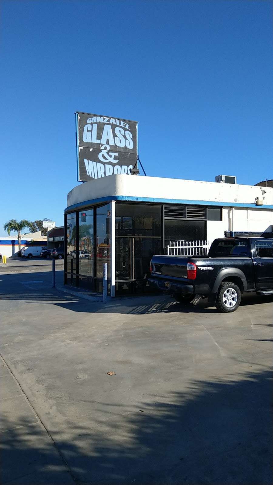 Glass & Mirror Gonzalez | 1900 Pacific Coast Hwy, Lomita, CA 90717, USA | Phone: (310) 325-1019