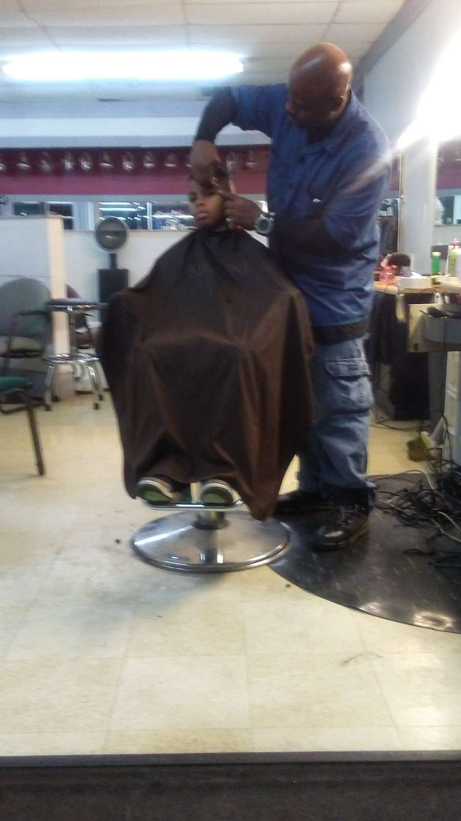 Creative Cut & Curl Barber | 9935 E 42nd St, Indianapolis, IN 46235, USA | Phone: (317) 897-8776