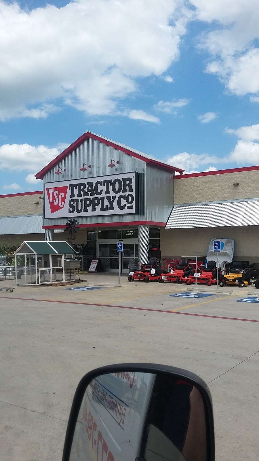 Tractor Supply Co. | 31360 Farm to Market 2920, Waller, TX 77484, USA | Phone: (936) 372-3073