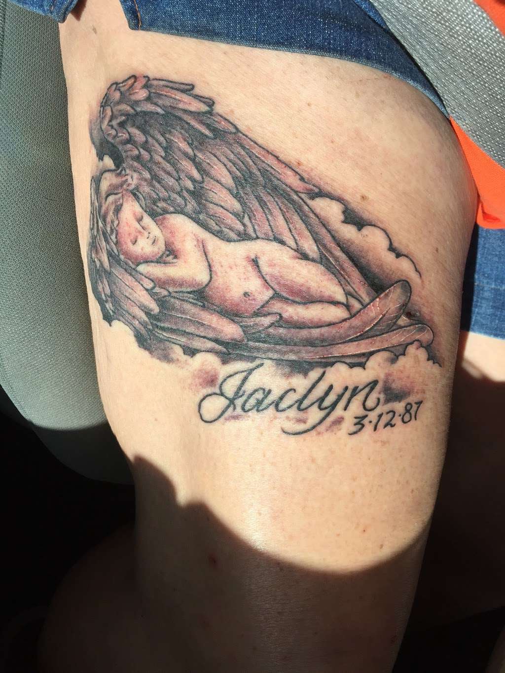 Pale Horse Tattoo | 13758 e c25 suite2, Ocklawaha, FL 32179, USA | Phone: (352) 499-0303