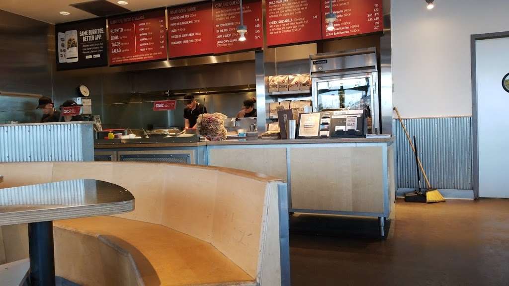 Chipotle Mexican Grill | 20209 E Smoky Hill Rd, Centennial, CO 80015, USA | Phone: (303) 627-9080