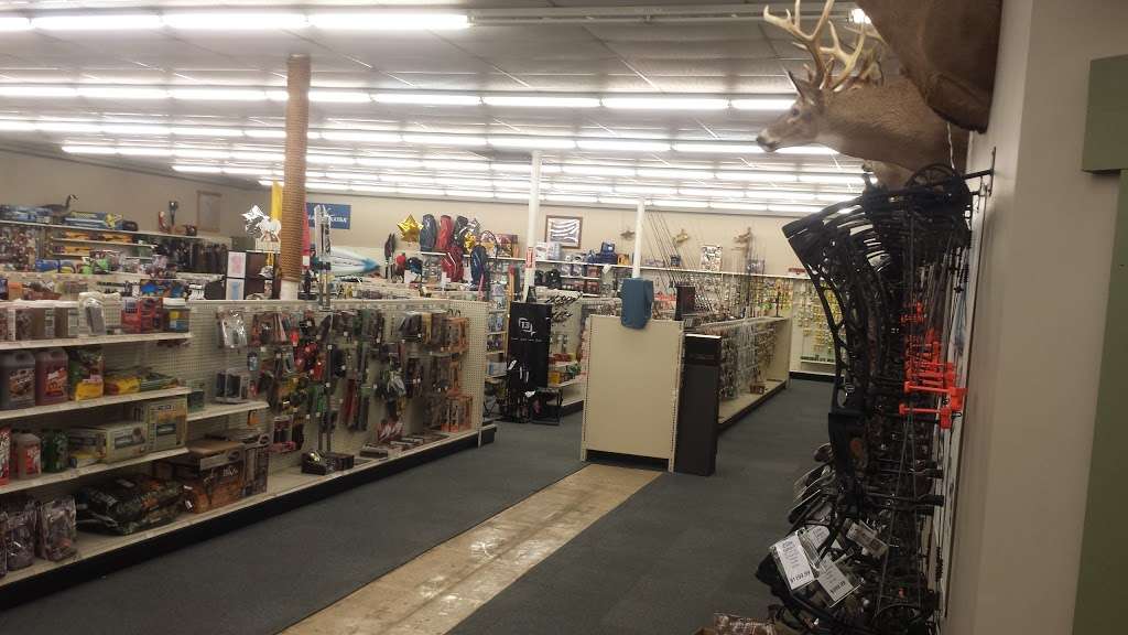 Sportsmans Den | 9905 W 133rd Ave, Cedar Lake, IN 46303, USA | Phone: (219) 374-6990