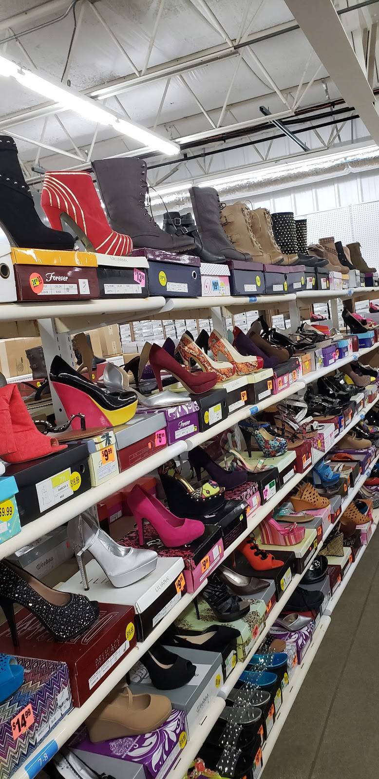 Drew Shoe Factory Outlet | 4141 E Broad St, Columbus, OH 43213, USA | Phone: (614) 754-8972