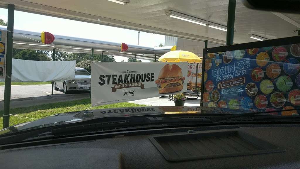 Sonic Drive-In | 909 S Business Hwy 13, Lexington, MO 64067, USA | Phone: (660) 259-3732