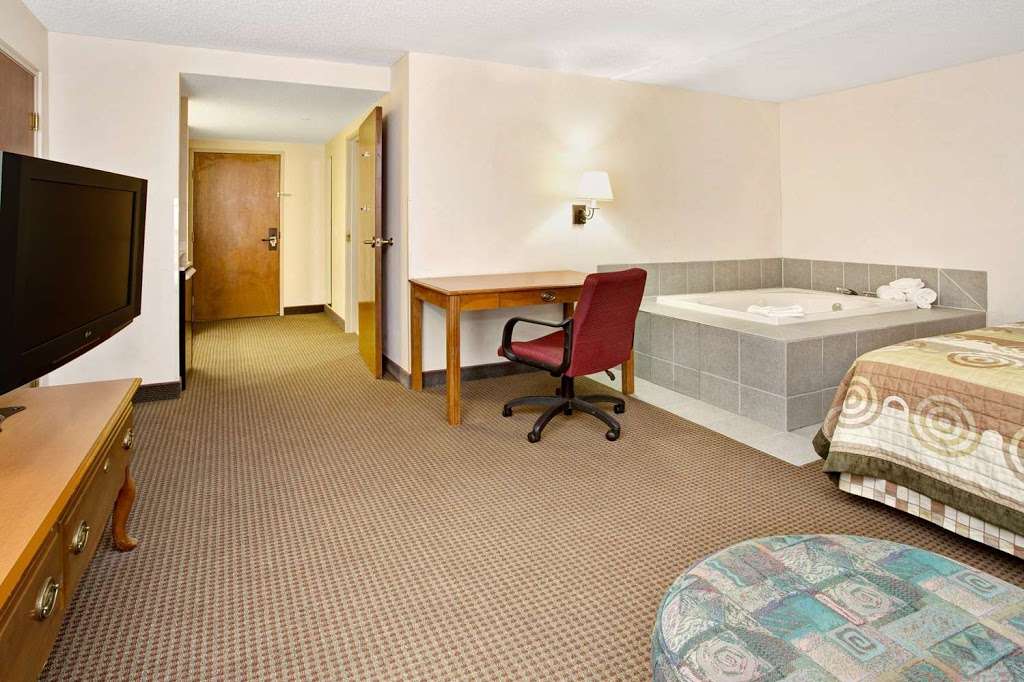 Days Inn & Suites by Wyndham Denver International Airport | 7030 Tower Rd, Denver, CO 80249 | Phone: (303) 800-3178