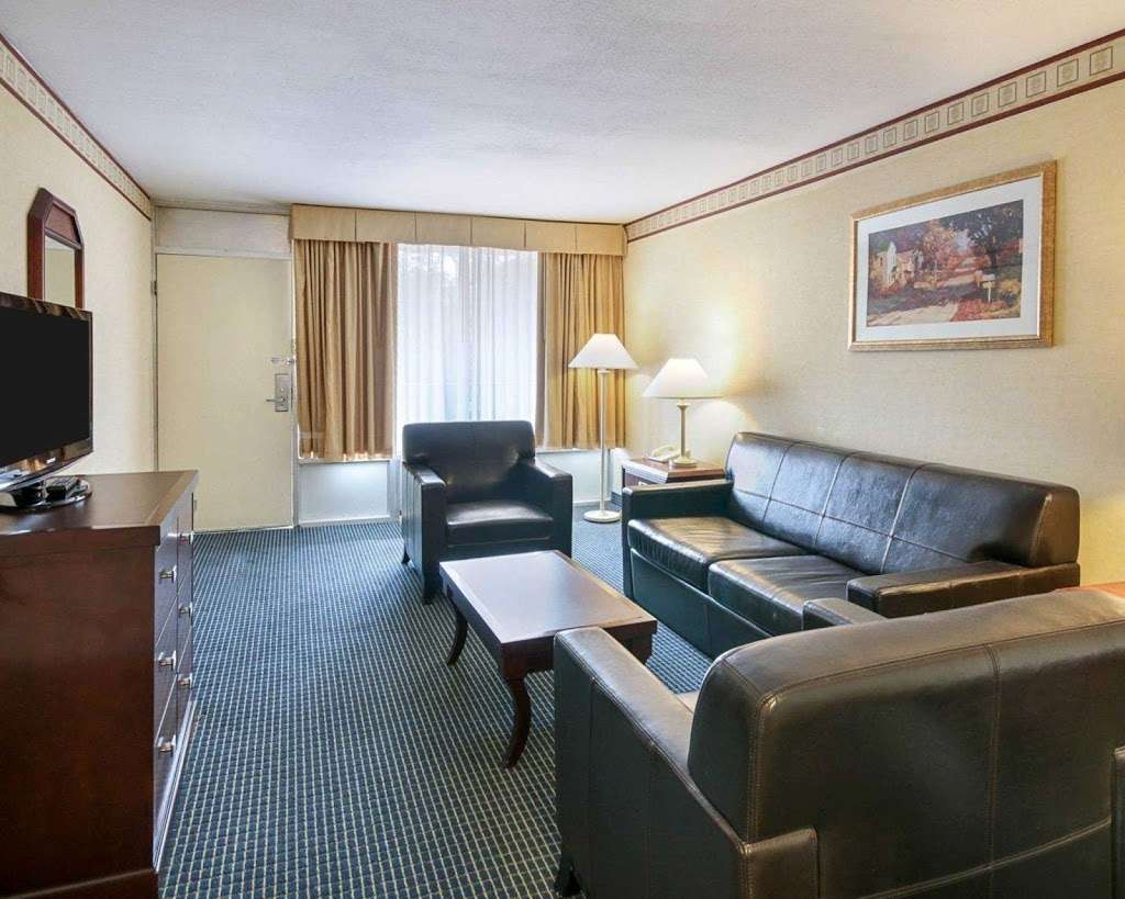 Clarion Inn & Suites New Hope-Lambertville | 6426 Lower York Rd, New Hope, PA 18938, USA | Phone: (215) 862-5221