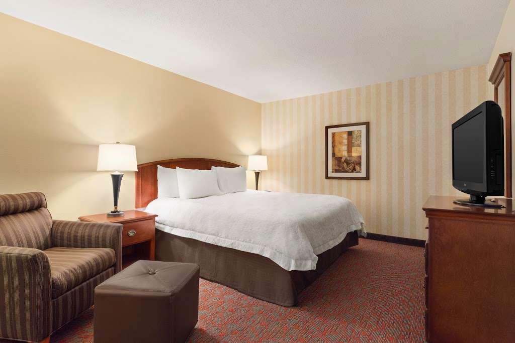 Hampton Inn Potomac Mills/Woodbridge | 1240 Annapolis Way, Woodbridge, VA 22191, USA | Phone: (703) 490-2300