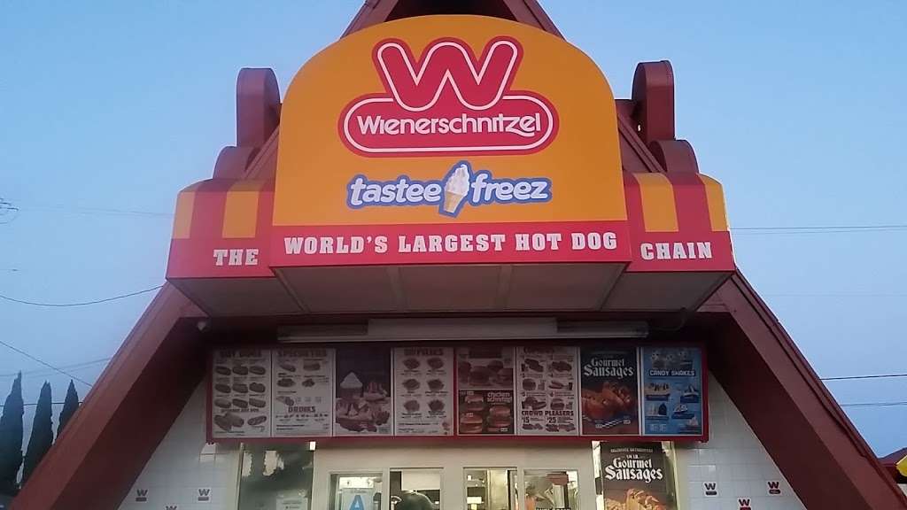 Wienerschnitzel | 230 N Gaffey St, San Pedro, CA 90731 | Phone: (310) 831-4486