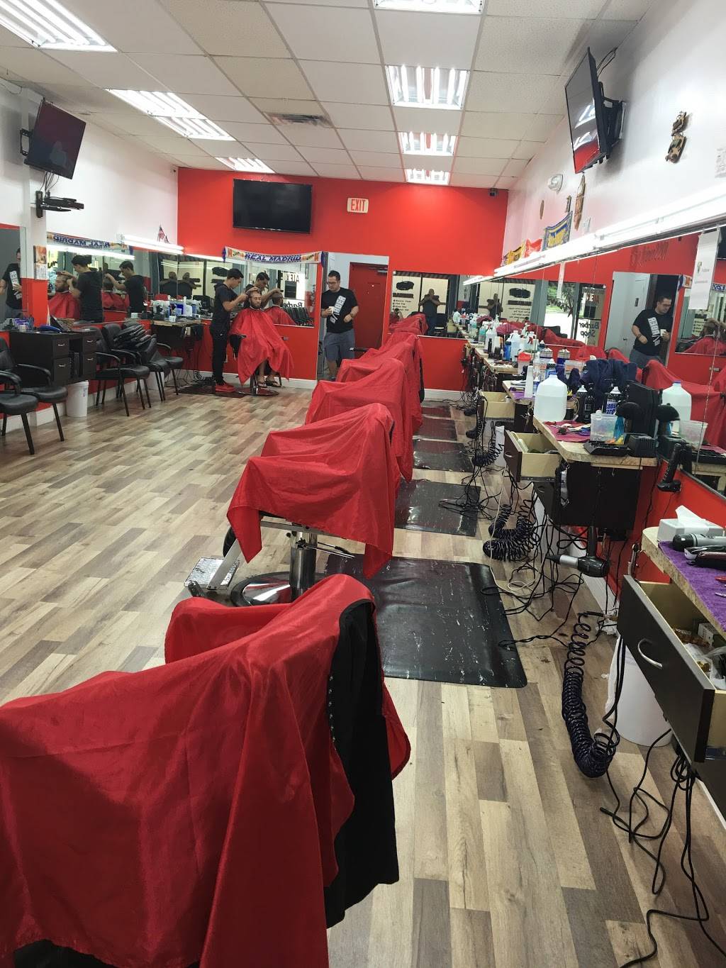 Alex xtreme barbershop "barberia" | 15649 SW 88th St #1103, Miami, FL 33196, USA | Phone: (305) 382-3001