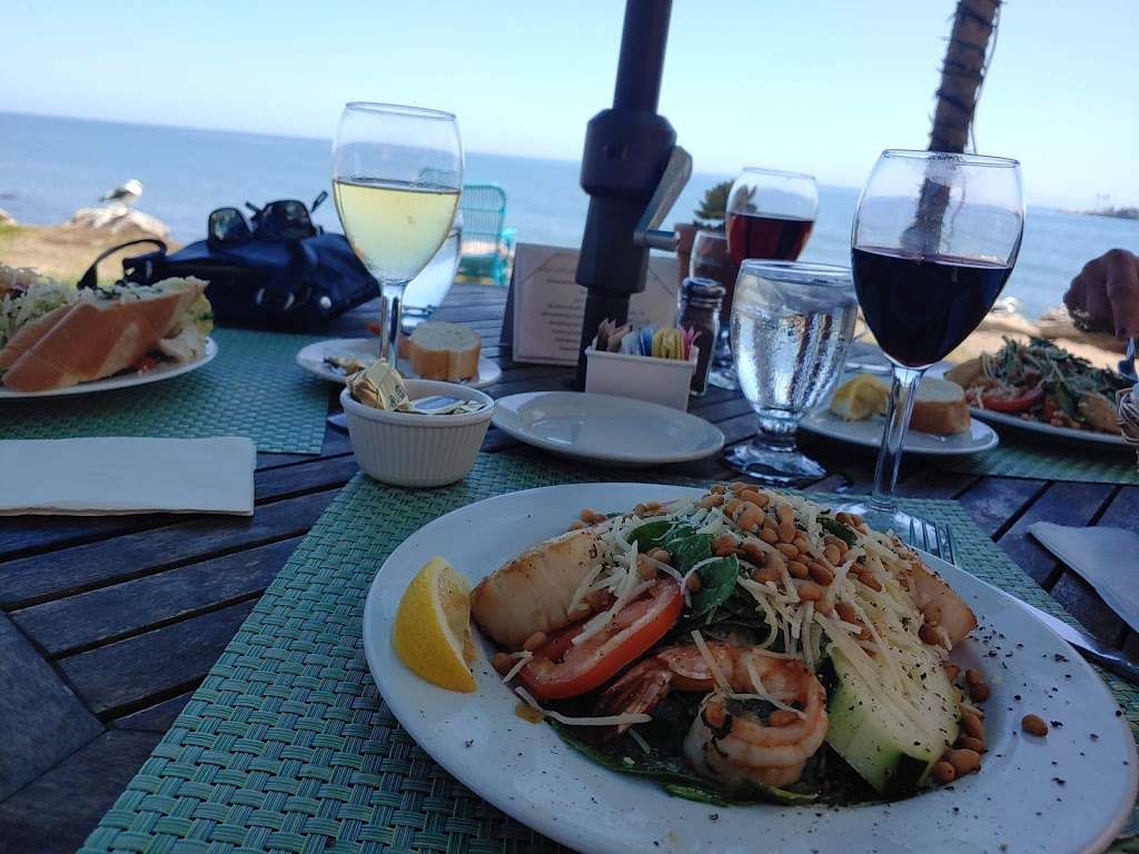 Cliff House Inn and Shoals Restaurant | 6602 Old Pacific Coast Hwy, Ventura, CA 93001, USA | Phone: (805) 652-1381