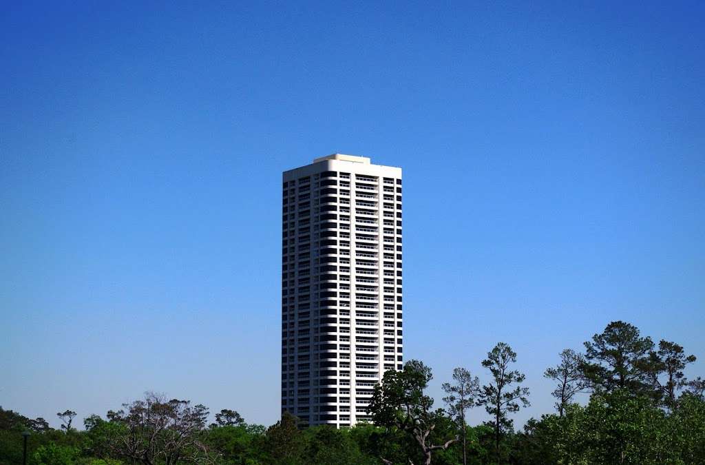 The Parklane Condo Tower | 1701 Hermann Dr, Houston, TX 77004, USA | Phone: (713) 766-0199