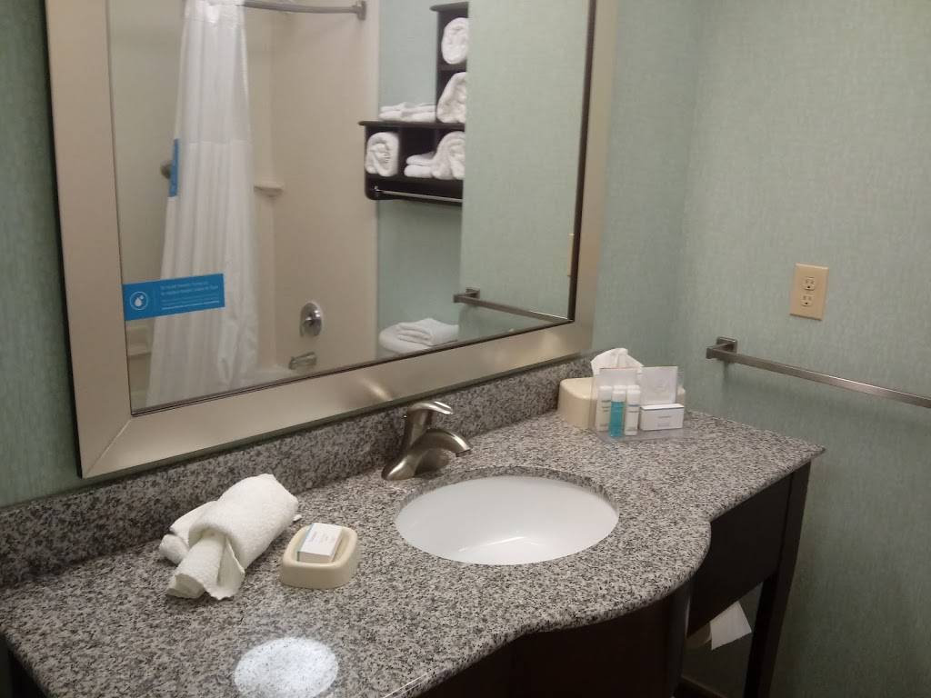 Hampton Inn & Suites Wilder | 10 Hampton Ln, Wilder, KY 41076, USA | Phone: (859) 441-3049