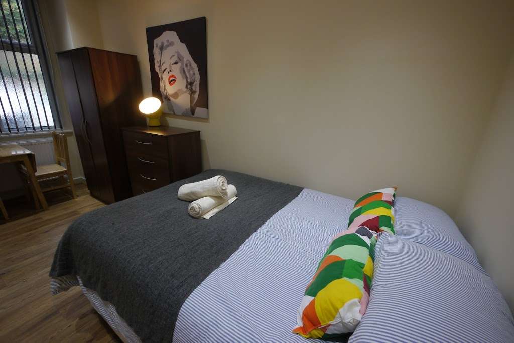 Cheap Accommodation Willesden | 20 St Pauls Ave, London NW2 5SX, UK | Phone: 020 8459 6203