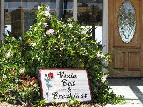 Vista Bed & Breakfast | 420 Hutchison St, Vista, CA 92084, USA | Phone: (760) 724-4470