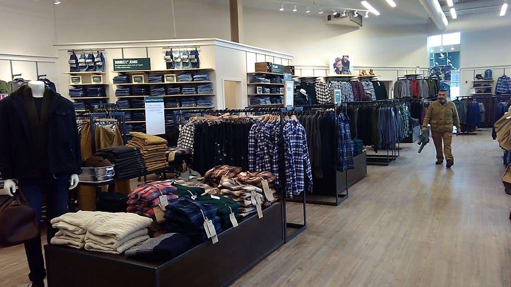 L.L. Bean | 3301 Center Valley Pkwy, Center Valley, PA 18034 | Phone: (610) 798-4400