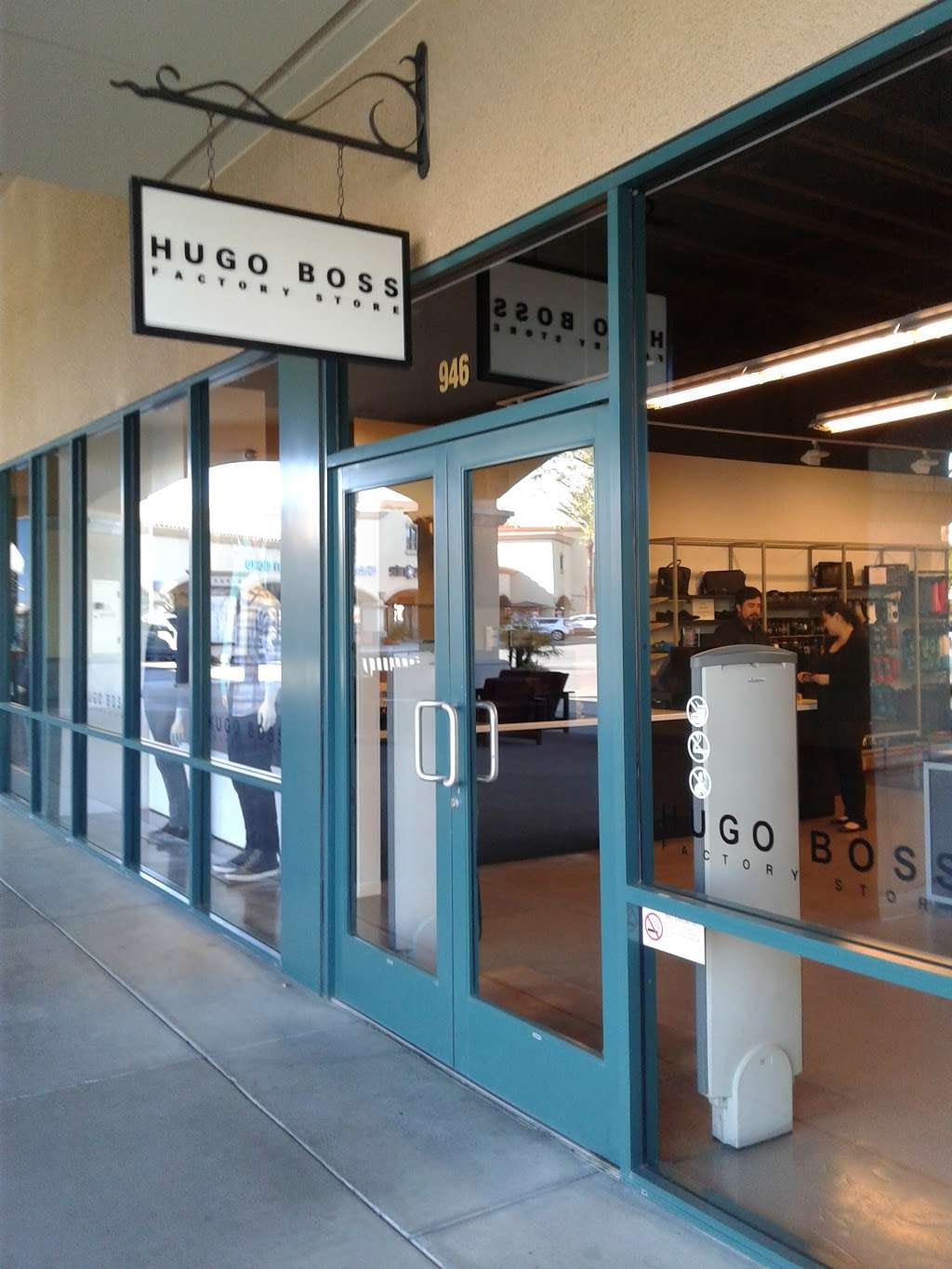 HUGO BOSS Factory Store | 950 Camarillo Center Dr #946, Camarillo, CA 93010, USA | Phone: (805) 388-6060