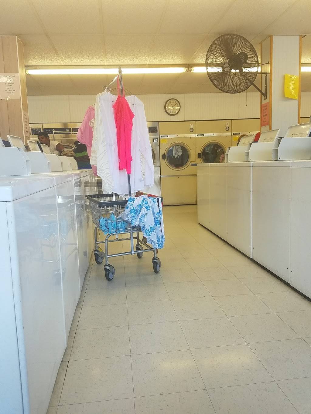 Jessicas Laundry | 420 Sherman St, Belleville, IL 62221, USA | Phone: (618) 233-9359