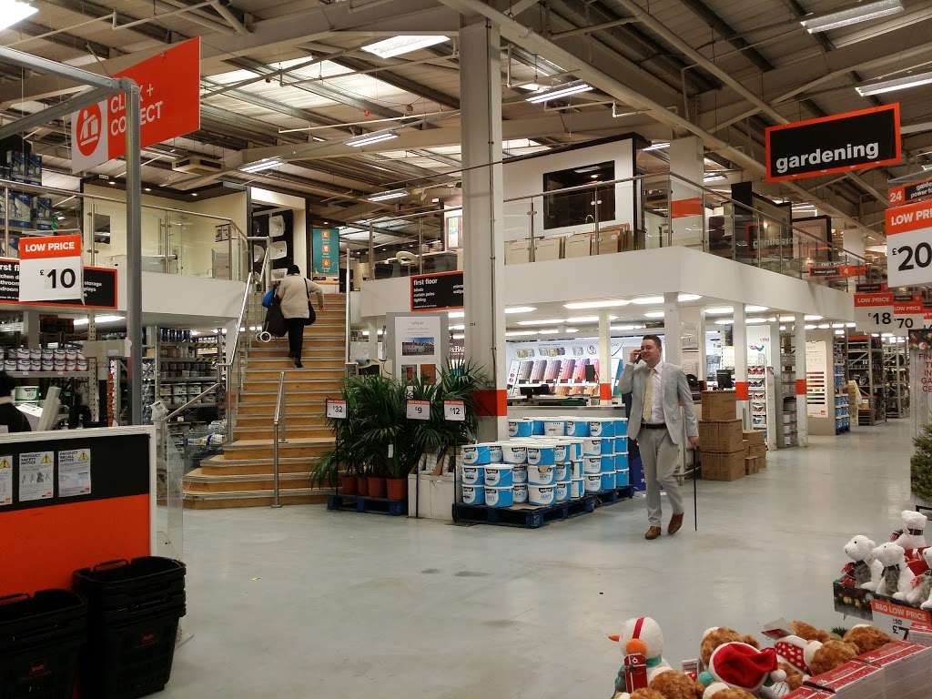 B&Q | Crittalls Corner Sidcup Bypass Passage Sidcup Sidcup LONDON, Sidcup DA14 6LX, UK | Phone: 020 8308 1844